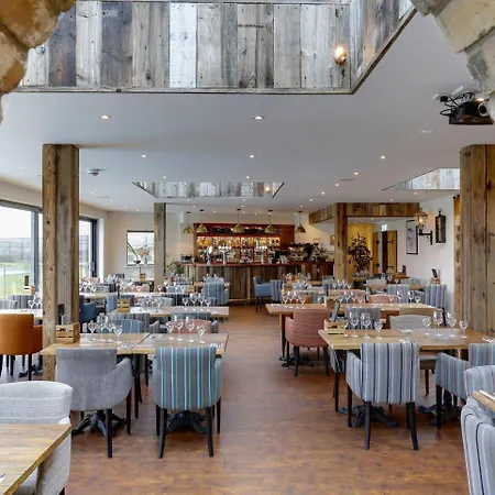 אורחן The Pickwick & Oliver's Restaurant *
